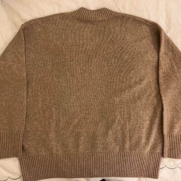 Quince: Mongolian Cashmere Oversized V-Neck Sweater - Picture 3 of 6